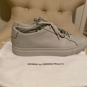 Common Projects Women Achilles low top sneakers in beautiful light grey